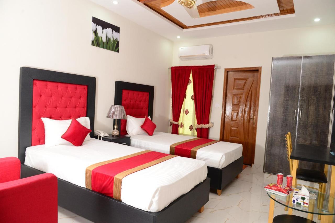 Hotel Deluxe Lahore Exterior photo