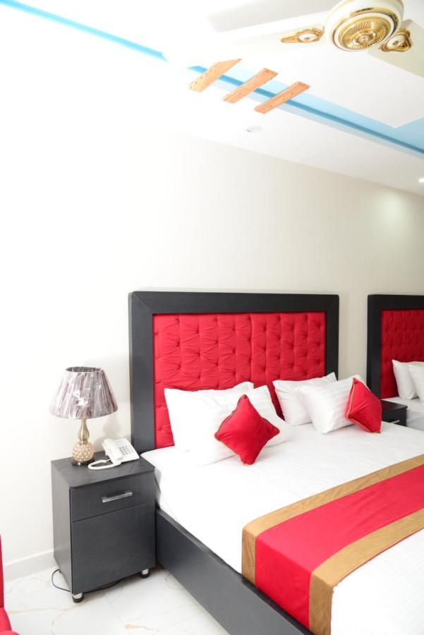 Hotel Deluxe Lahore Exterior photo