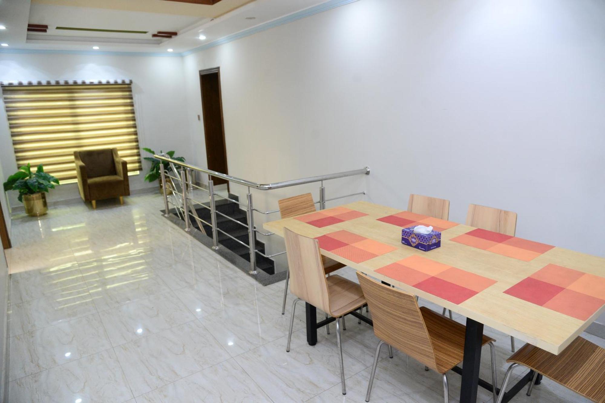 Hotel Deluxe Lahore Exterior photo